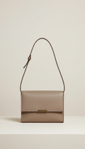 Minimalist Crossbody With Magnetic Closure